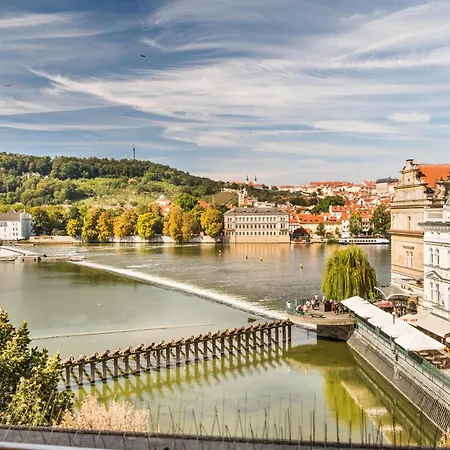 מלון Charles Bridge Palace פראג