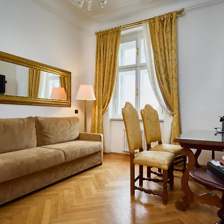 מלון Charles Bridge Palace פראג