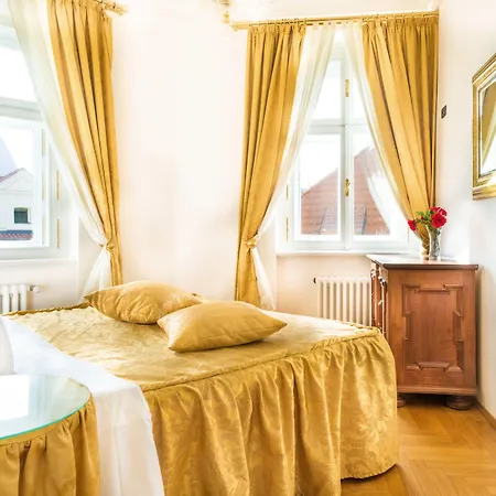 מלון Charles Bridge Palace