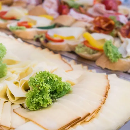 チャールズ ブリッジ パレス ホテル