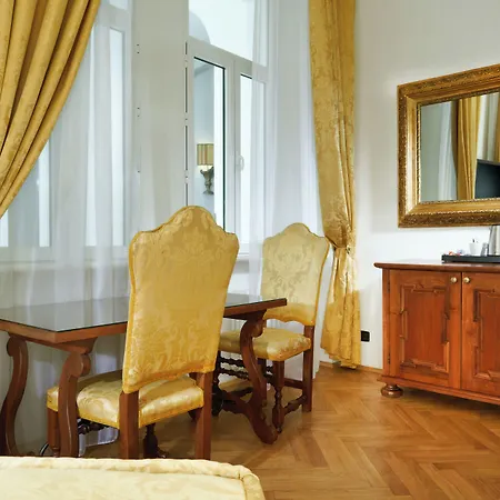 Charles Bridge Palace Hotell