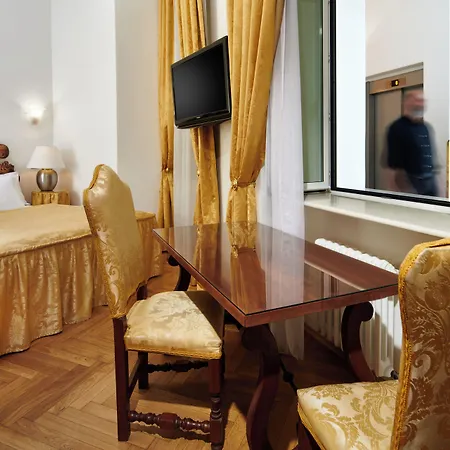 Charles Bridge Palace 4*