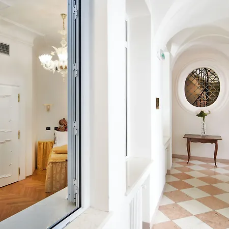 チャールズ ブリッジ パレス プラハ