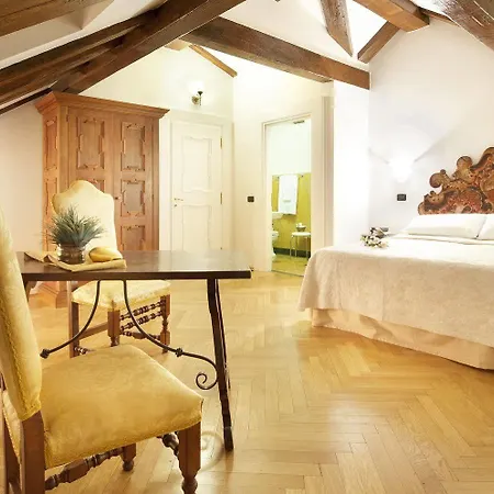 Charles Bridge Palace Отель 4*
