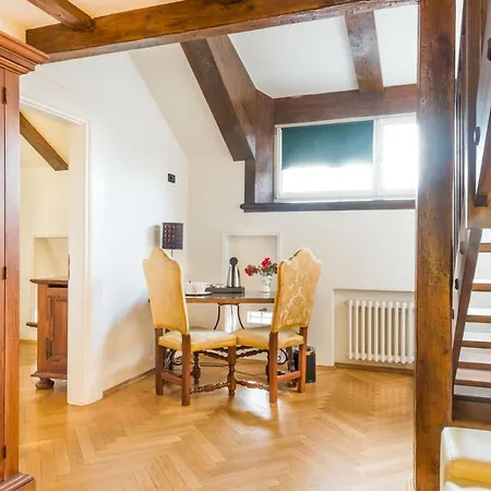 Charles Bridge Palace Szálloda 4*