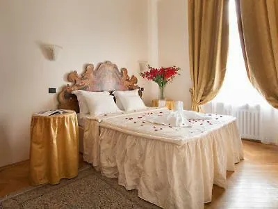 チャールズ ブリッジ パレス 4* プラハ