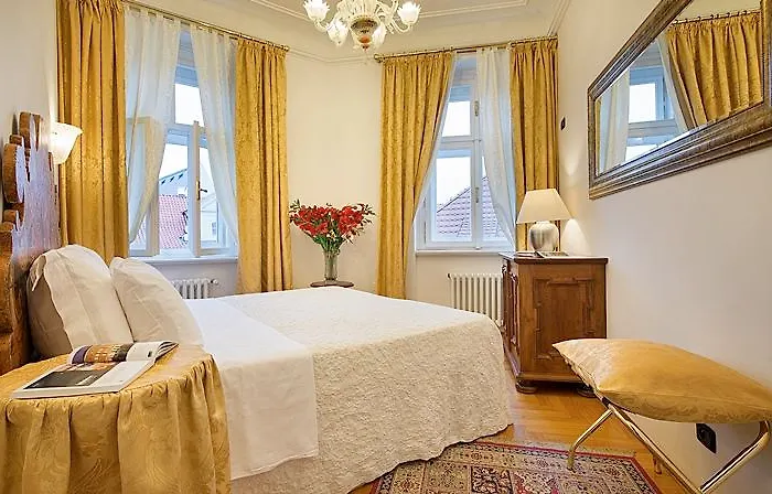 查理大桥宫酒店 酒店 4*