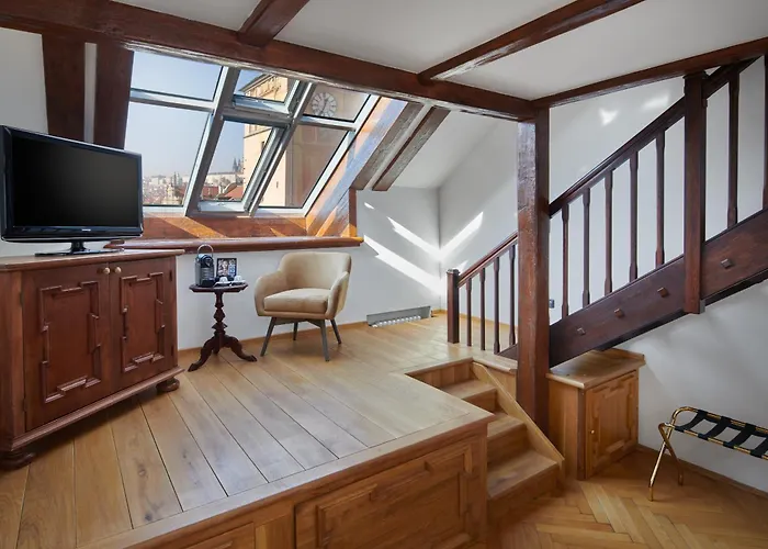 查理大桥宫酒店 酒店