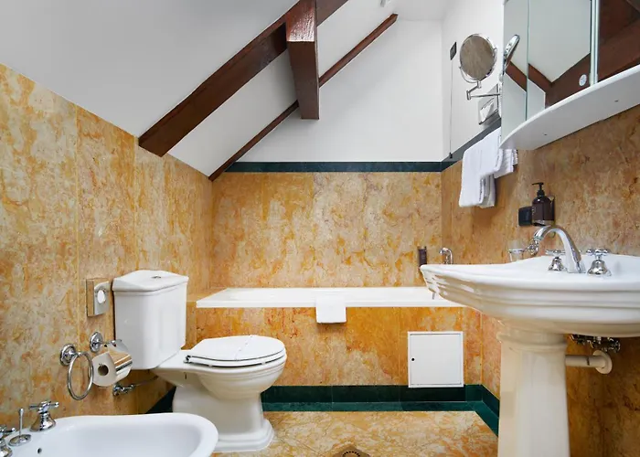 查理大桥宫酒店 酒店