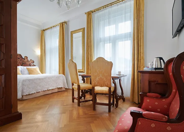 查理大桥宫酒店 酒店