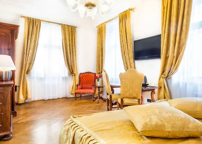 查理大桥宫酒店 酒店