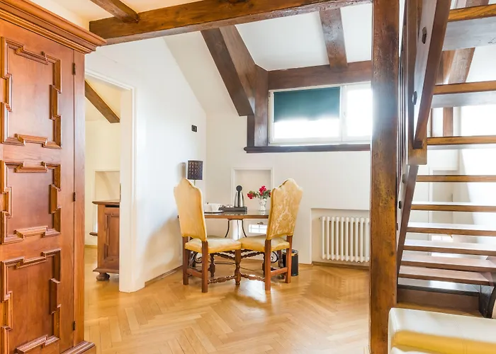 查理大桥宫酒店 酒店