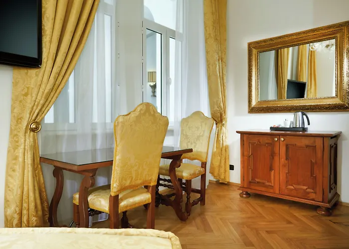 查理大桥宫酒店 酒店