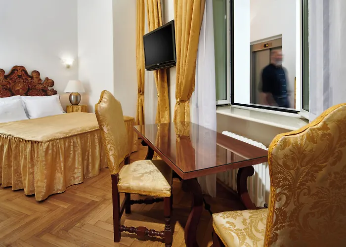 查理大桥宫酒店 4*