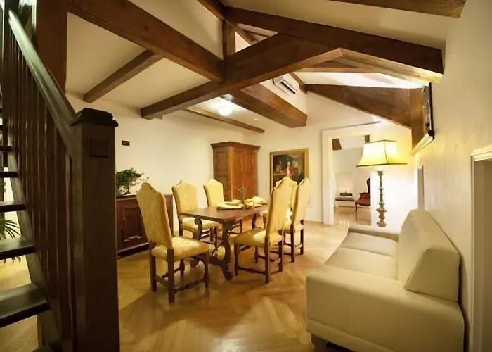 查理大桥宫酒店