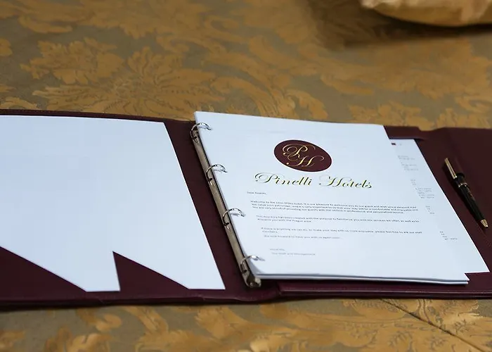 查理大桥宫酒店 4* 布拉格