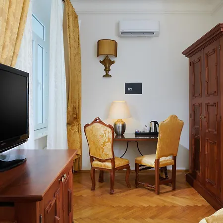 Charles Bridge Palace 4* פראג