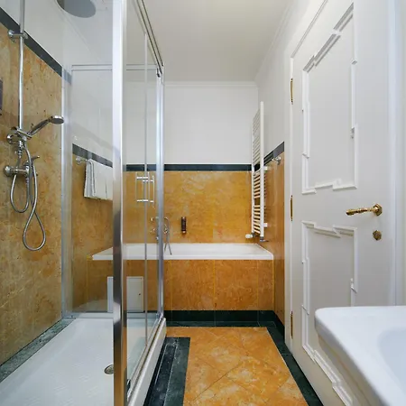 מלון Charles Bridge Palace 4*