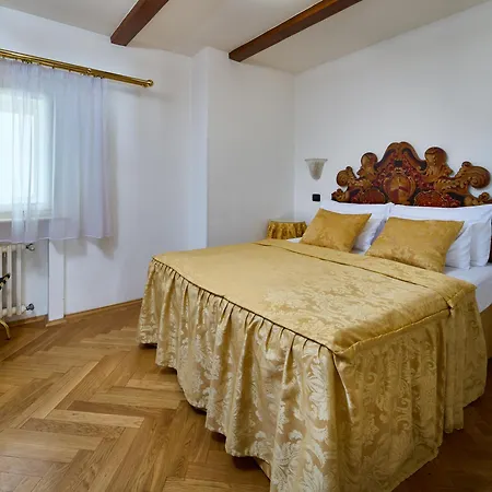Charles Bridge Palace 4* פראג
