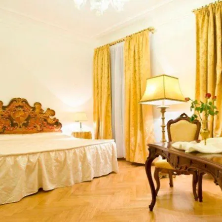 Charles Bridge Palace Praga